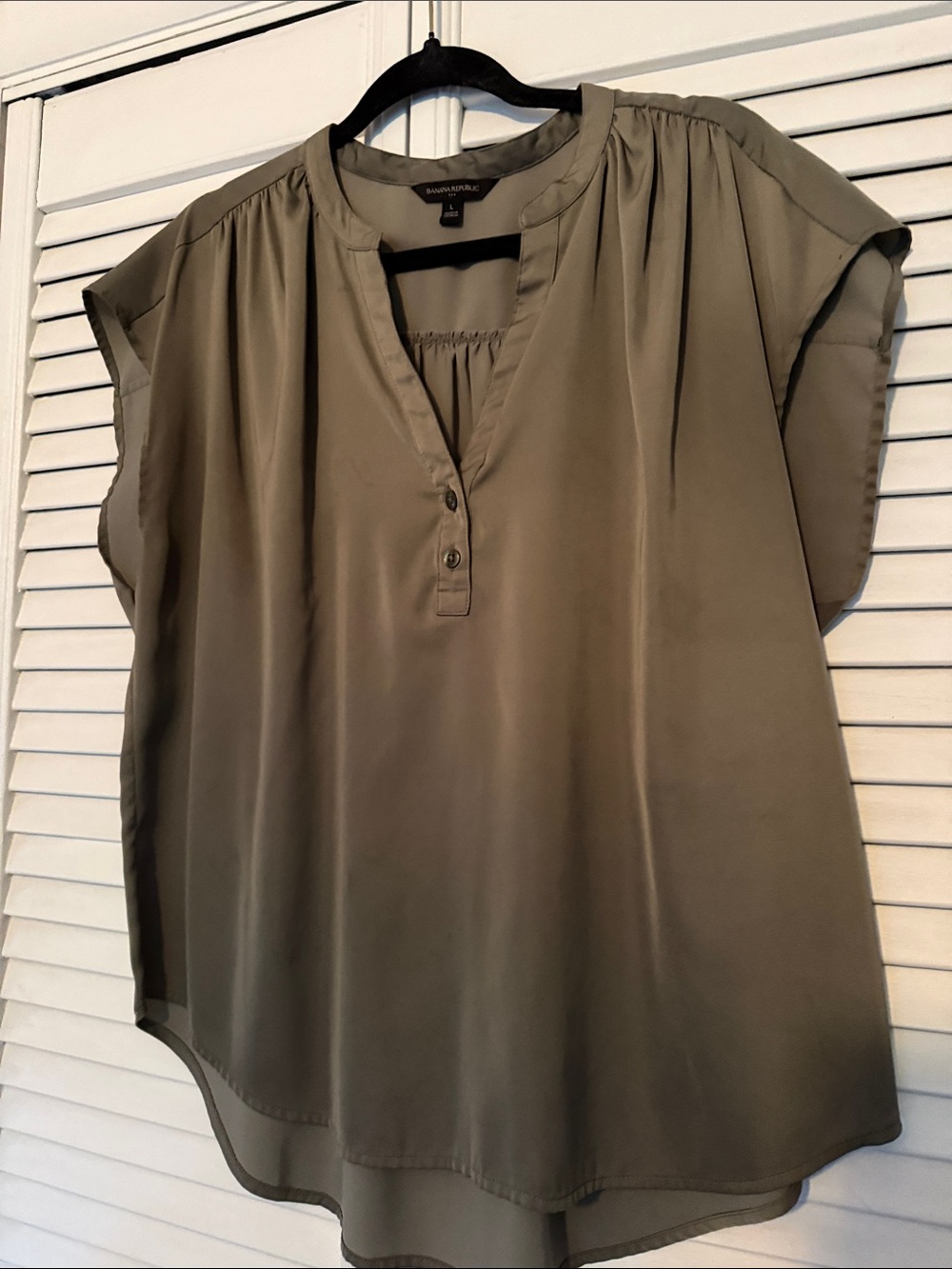 Banana Republic Olive Split-Neck Cap Sleeve Blouse